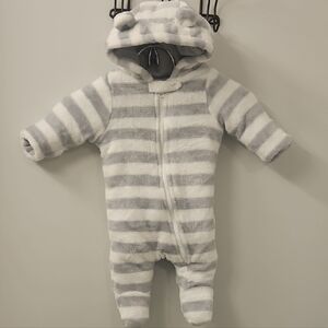 Wonder Nation Gray and White Striped Footie
